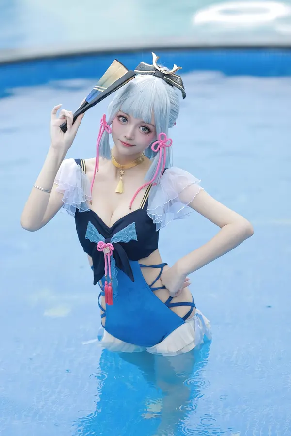 cosplay anime nữ đi bơi 