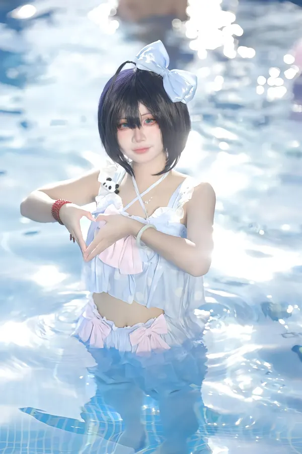 cosplay anime nữ đi bơi 