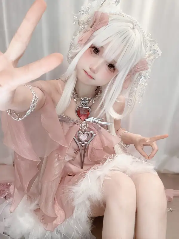 ảnh gái cosplay toc trắng dễ thương 