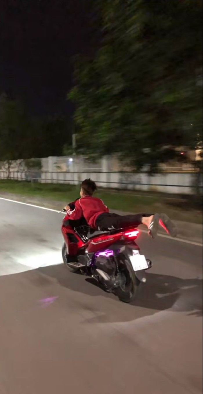 hình nền boy phố phi xe 