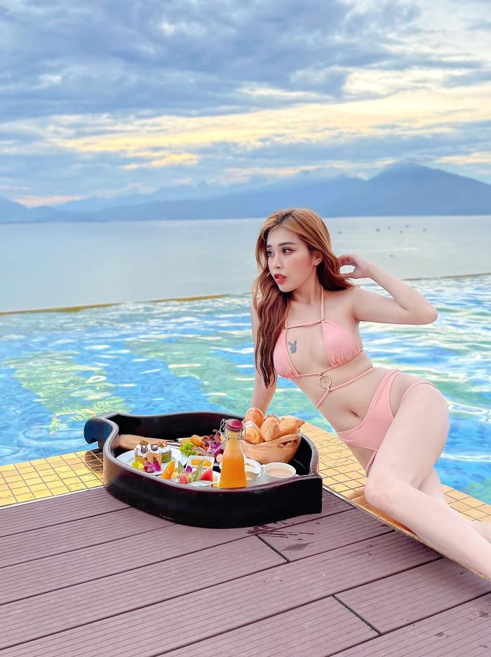 Pinky Bảo Trân Bikini 1