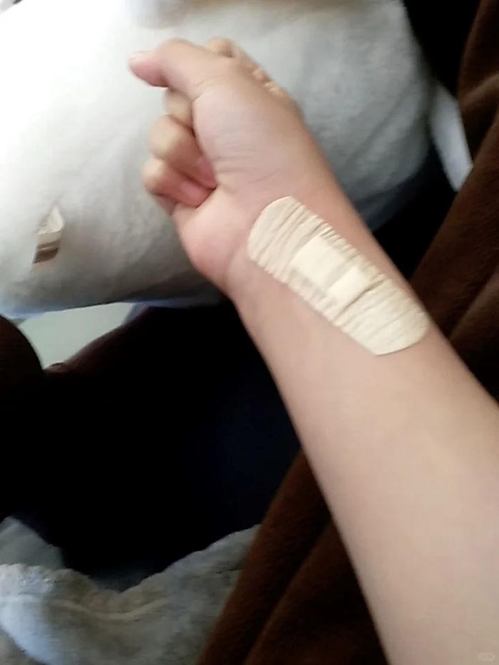 Hình troll đứt tay ghê rợn