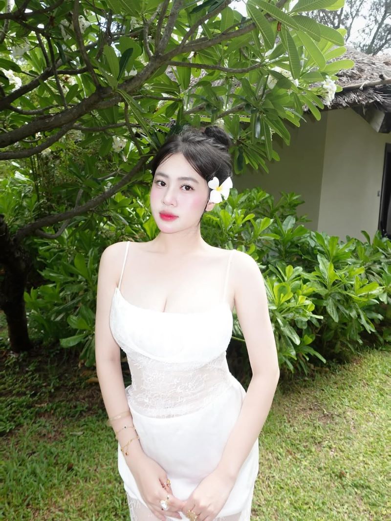 Gái xinh cuốn hút với vẻ đẹp tựa búp bê 