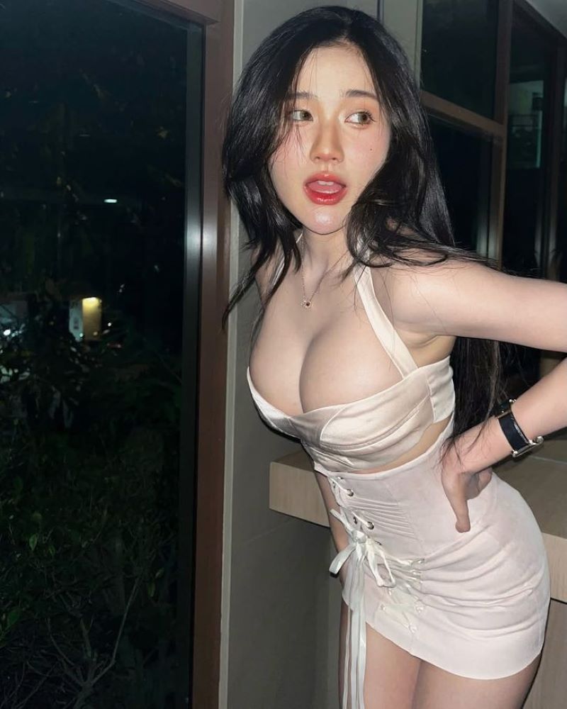 Hình ảnh cô gái đẹp ngực to 