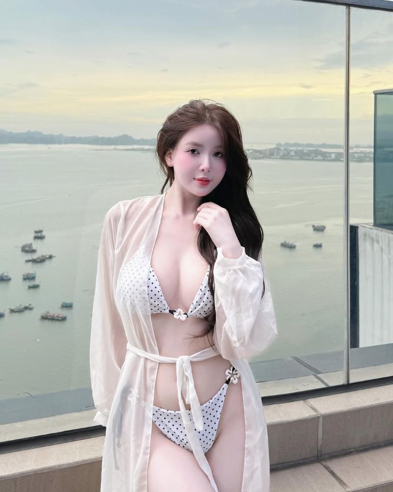 ảnh gái xinh vú bự