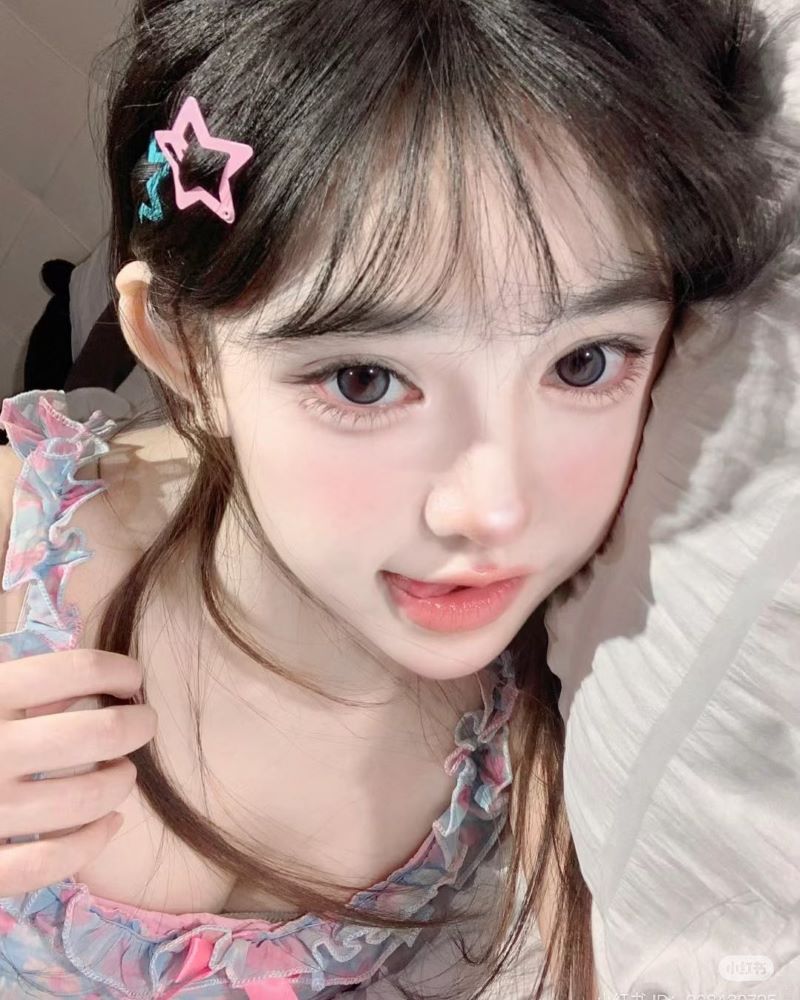 Hình ảnh cô gái xinh xắn