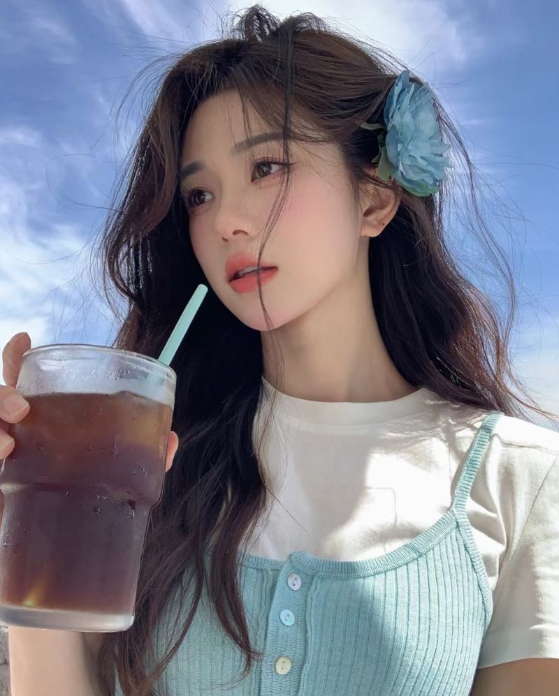 Ảnh gái xinh với tóc dài quyến rũ