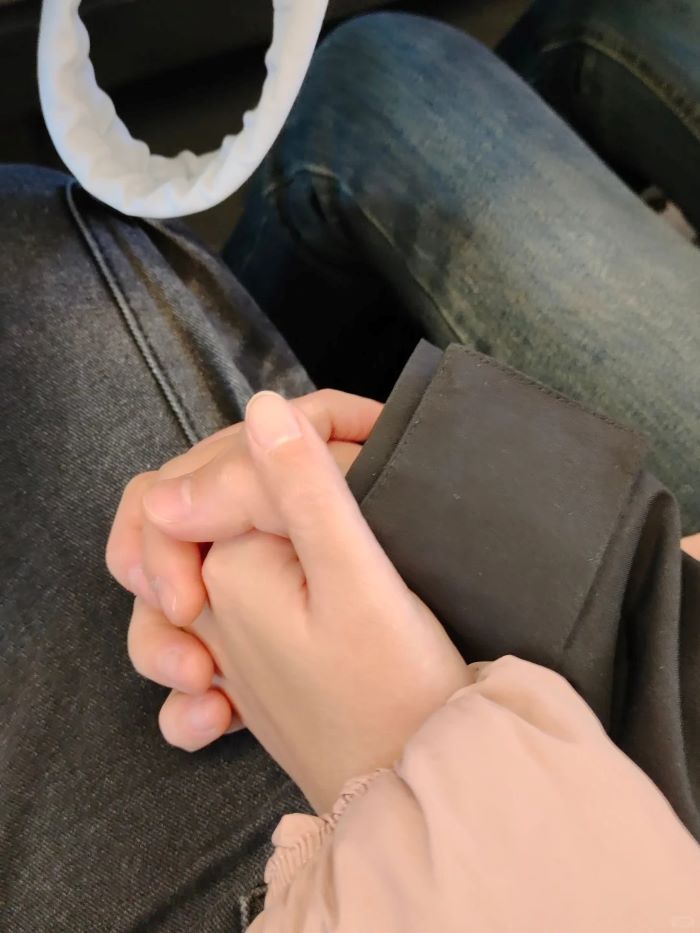 ảnh nắm tay 12