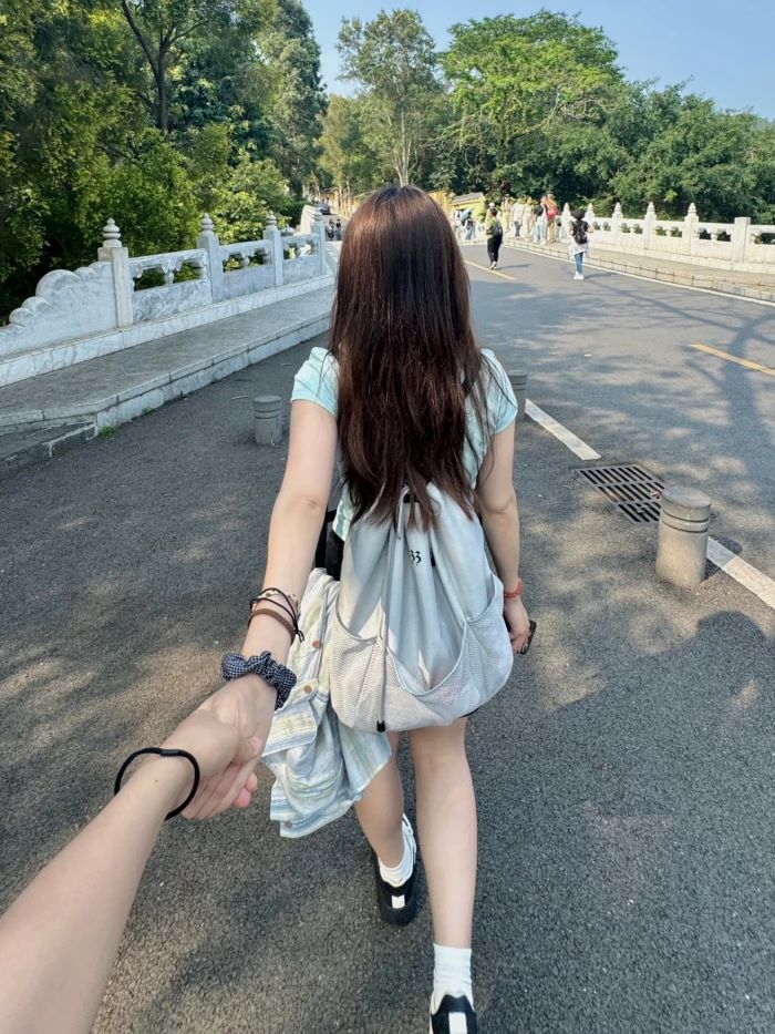 ảnh nắm tay 22