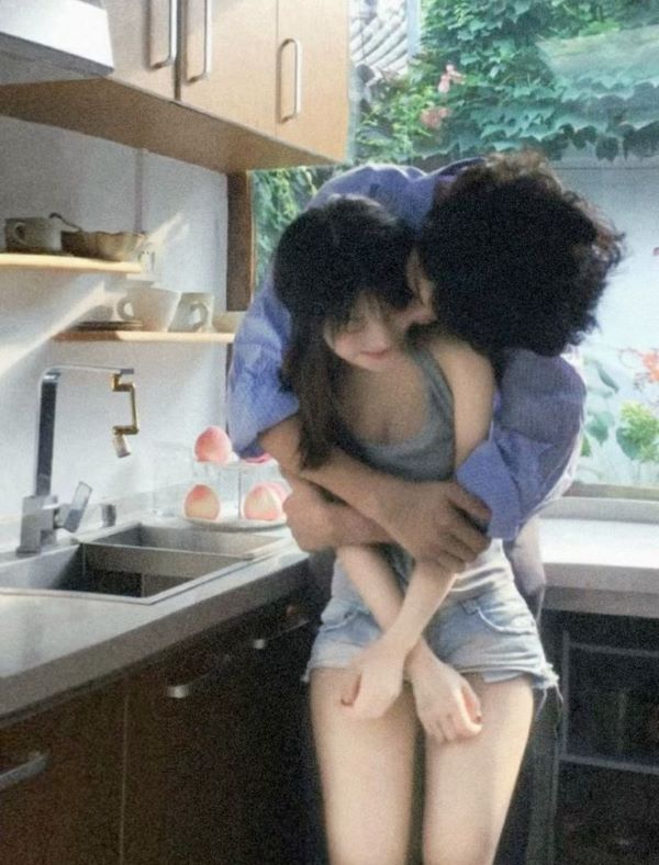 ảnh ôm nhau 3