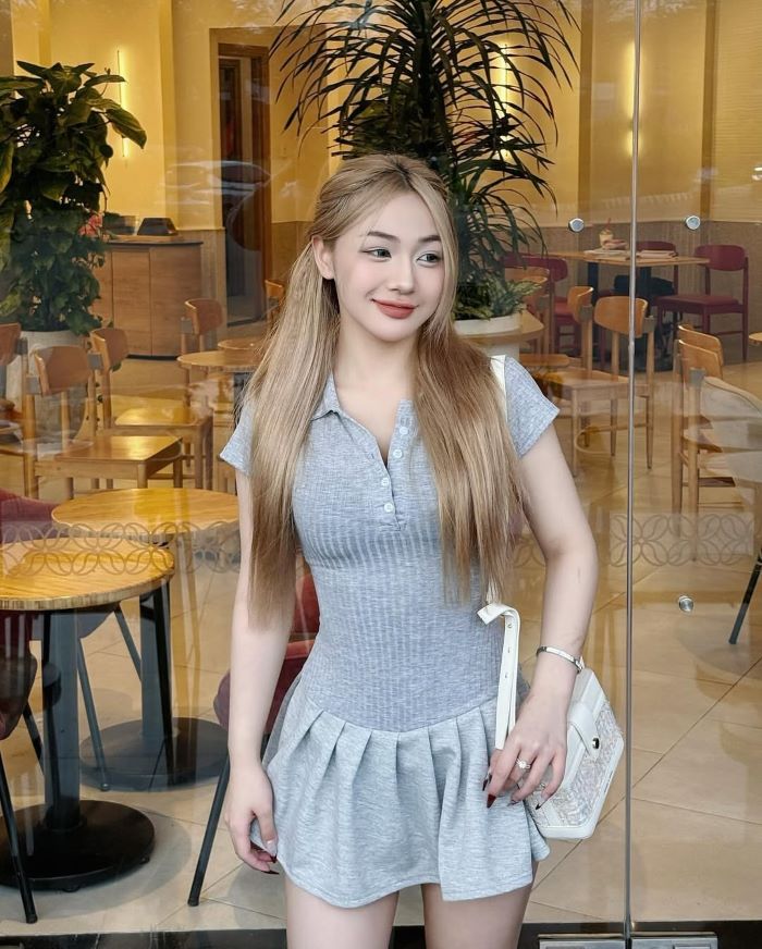 tiktoker Trần Hà Linh cười tươi 