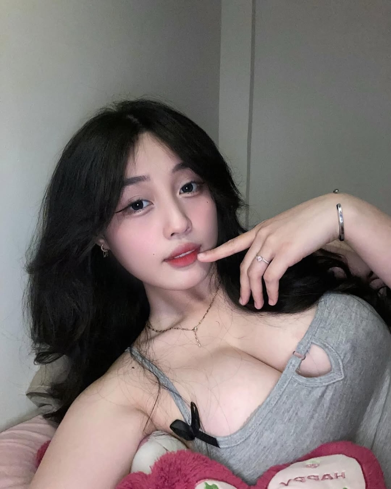 ảnh gái đẹp lộ ngực tự nhiên
