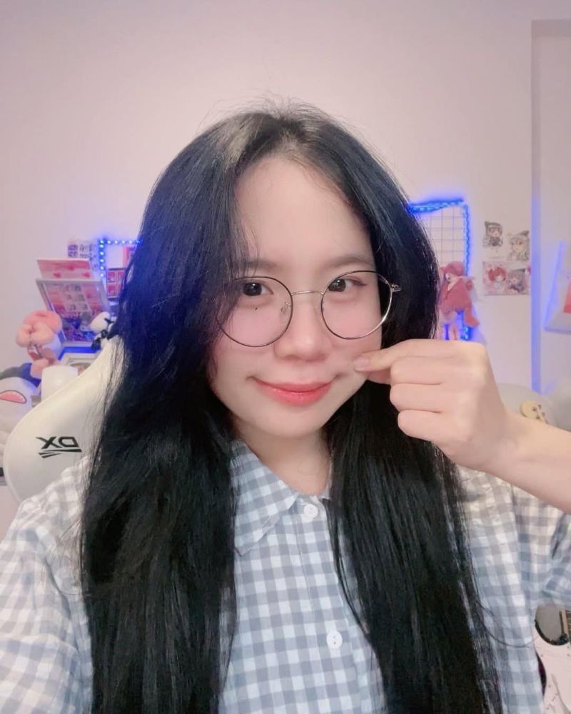 sammy đào đeo kính tròn cực chất 