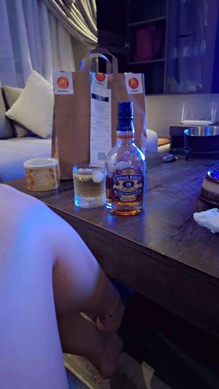 hình ảnh nhậu một mình  19