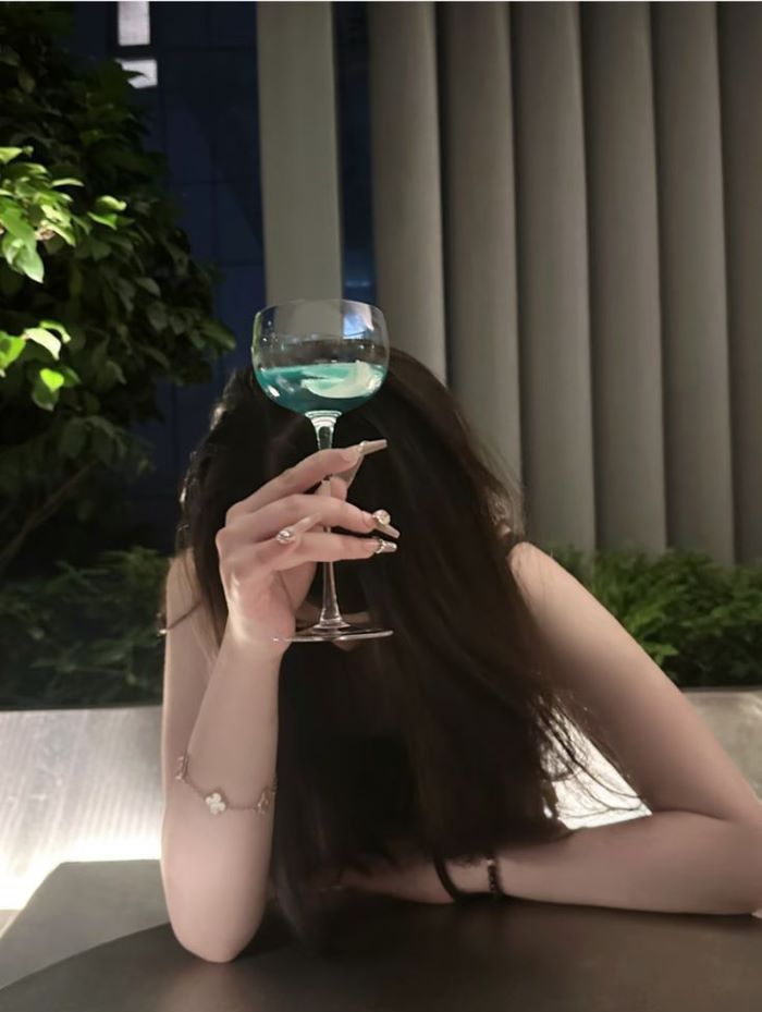 hình ảnh nhậu một mình  33