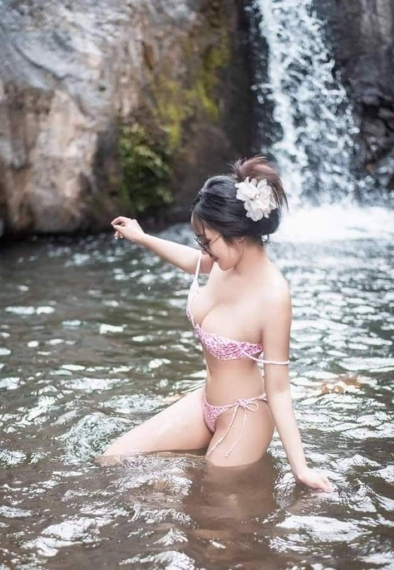hình gái mặc bikini 1