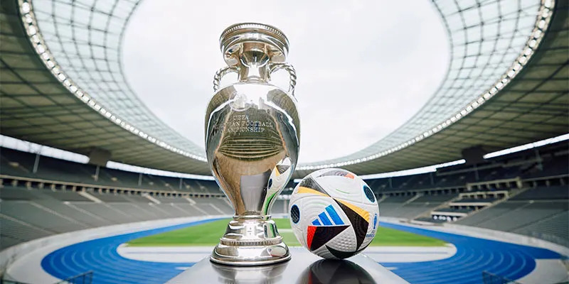 Nguồn gốc và quá trình mở rộng của UEFA Europa League.