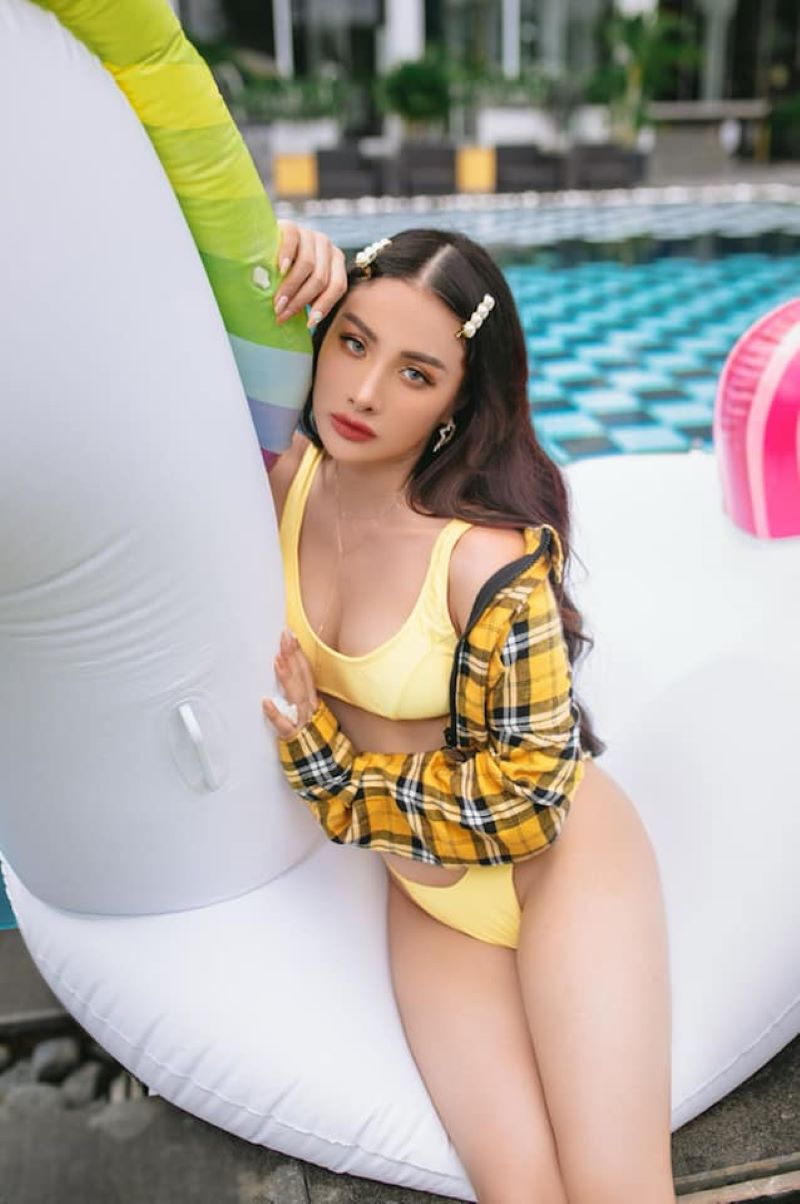 Yaya Trương Nhi Sexy ánh mắt hút hồn 