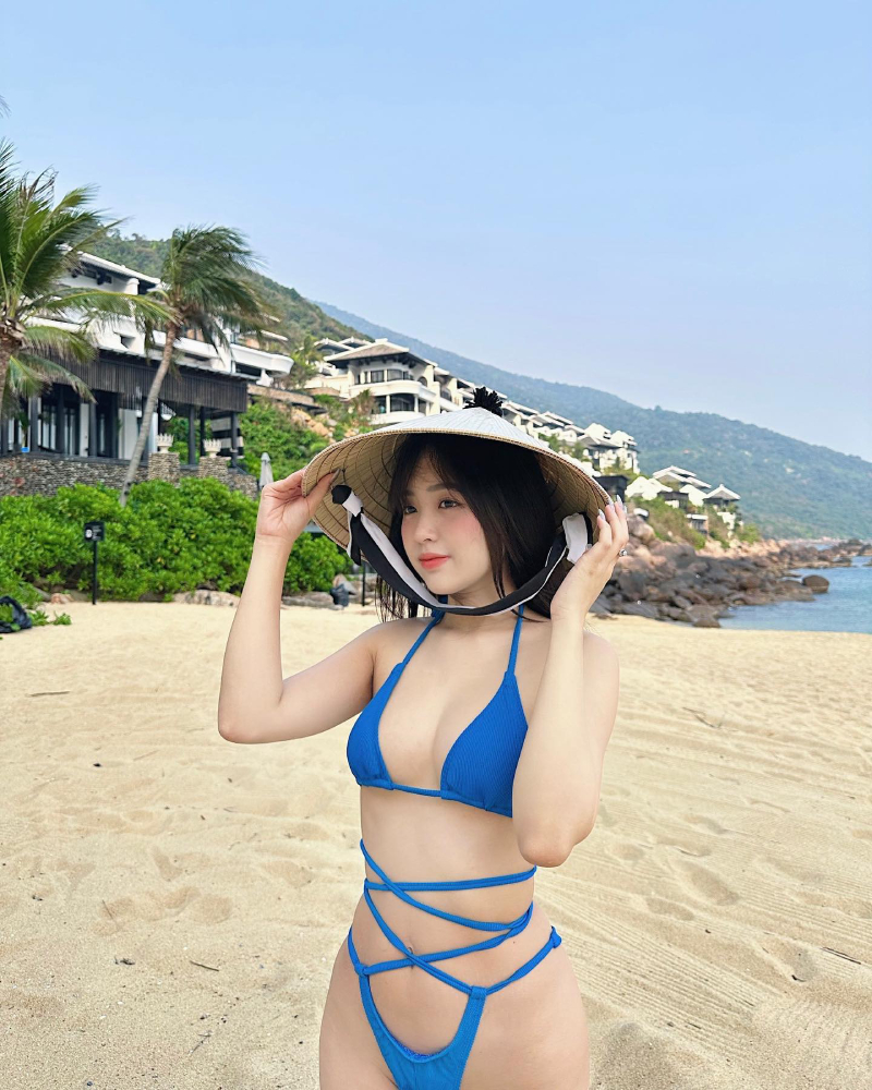 Lê Phương Anh mặc bikini
