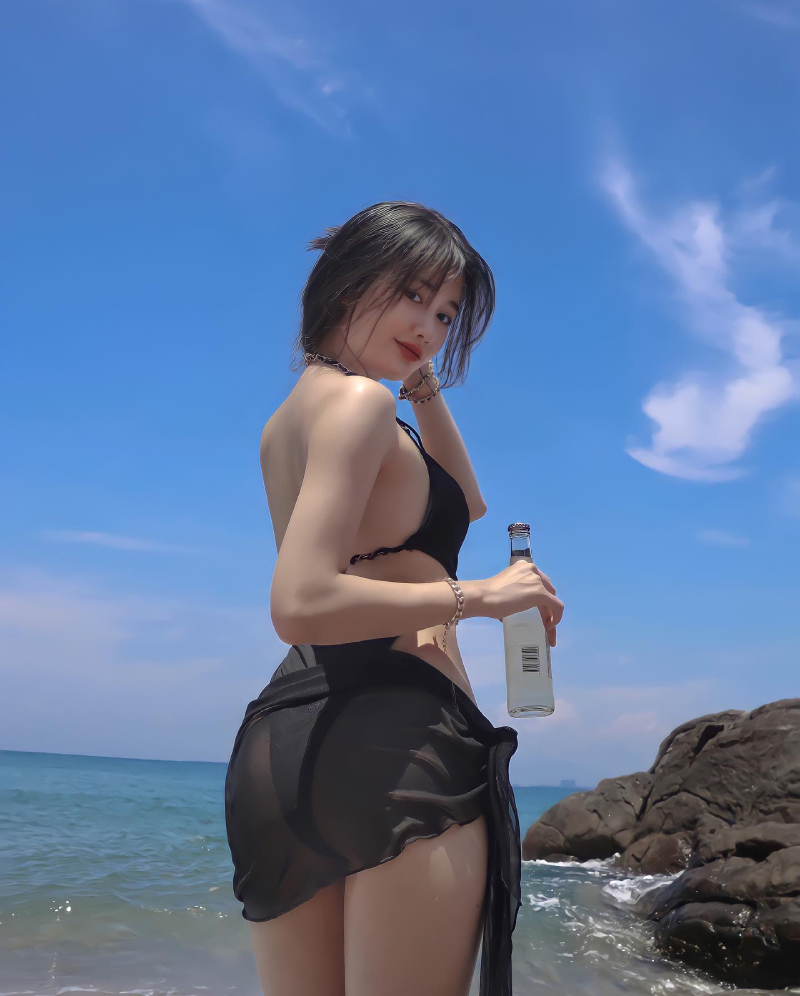 Tiktoker Vũ Thị Khánh Huyền 27