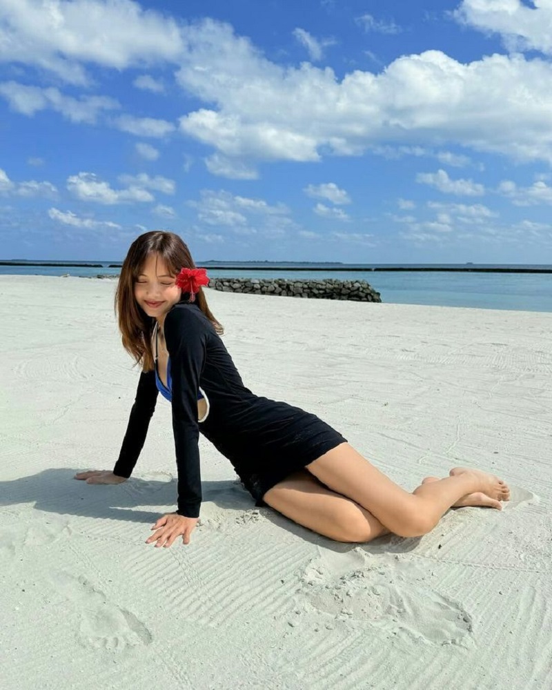 Lisa trong trang phục bikini