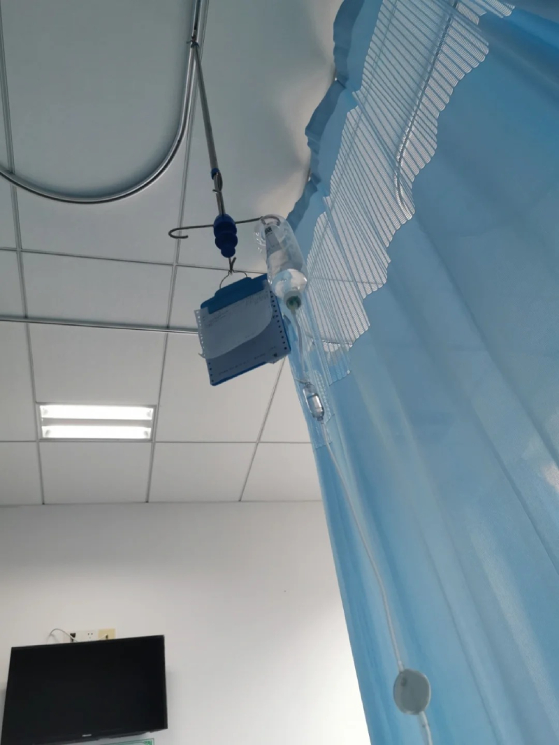 Hình ảnh nằm viện truyền nước biển 1 