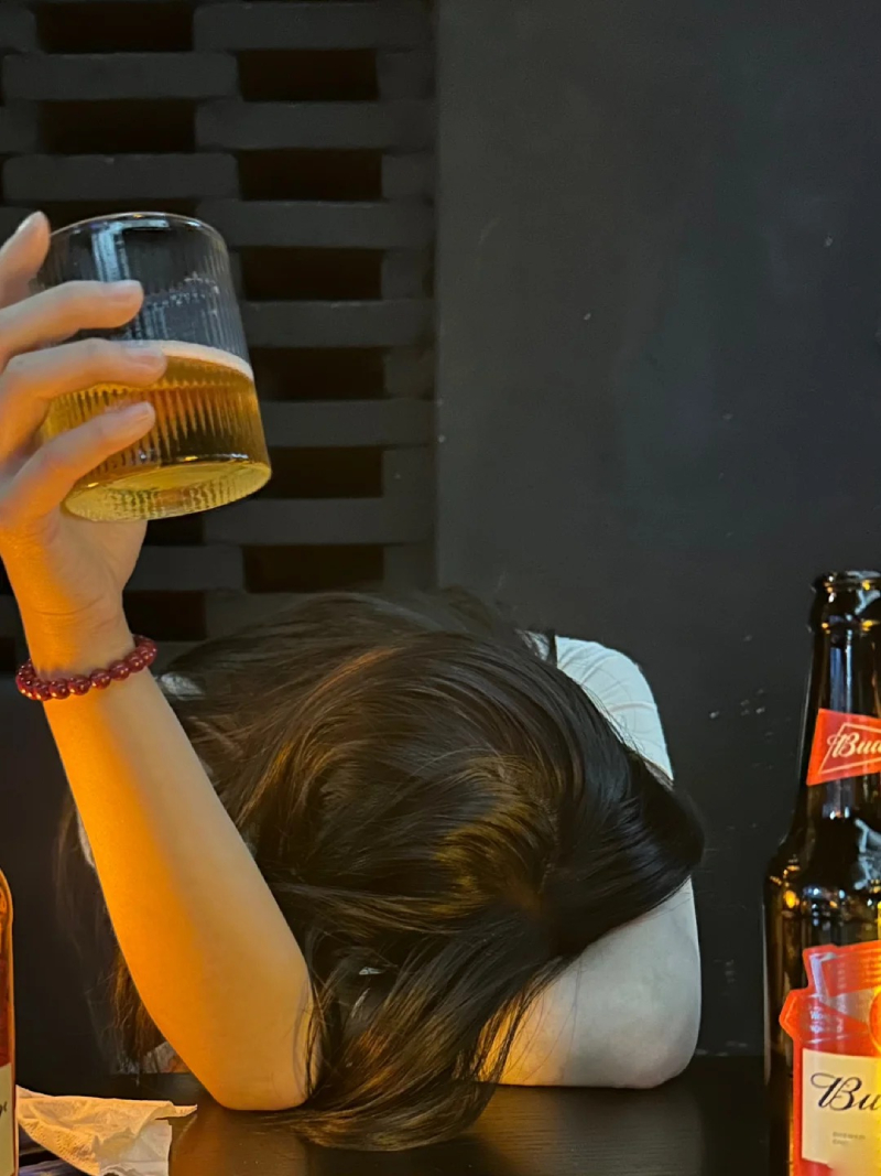 hình ảnh 1 mình ngồi buồn​ 3
