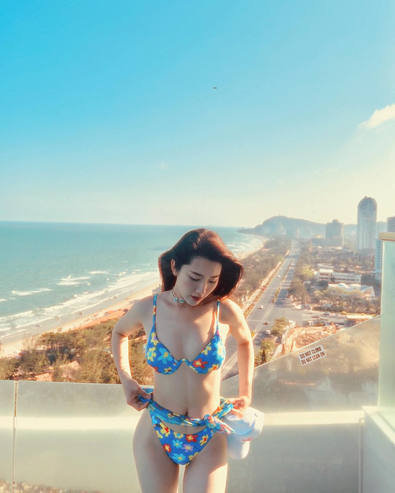 Thuý ngân bikini 12