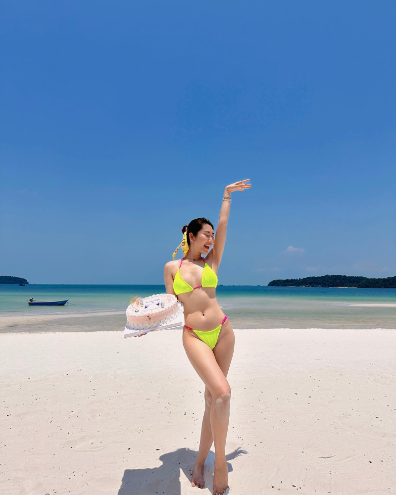 Thuý ngân bikini 7