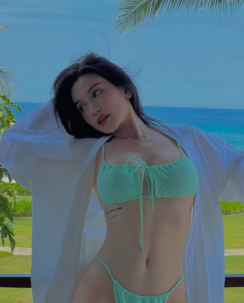 Sĩ Thanh bikini 9