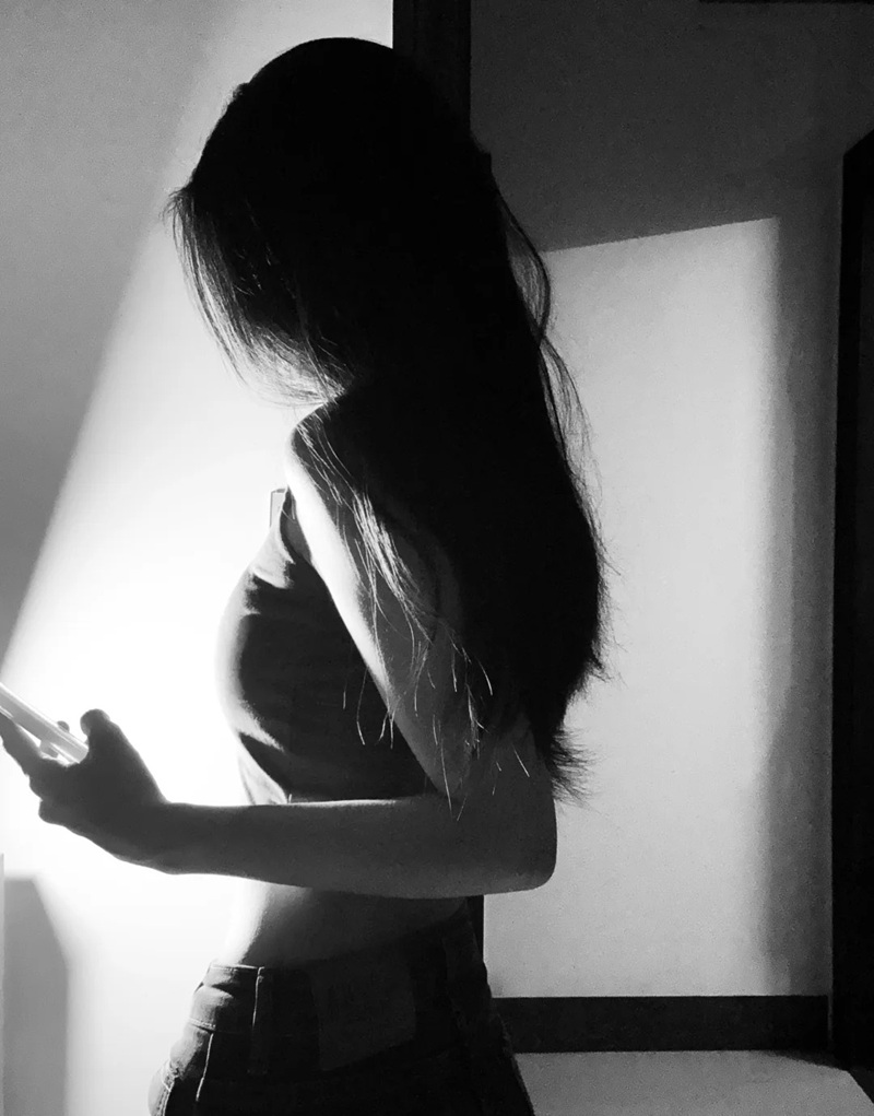 ảnh cô gái buồn quay lưng anime 19