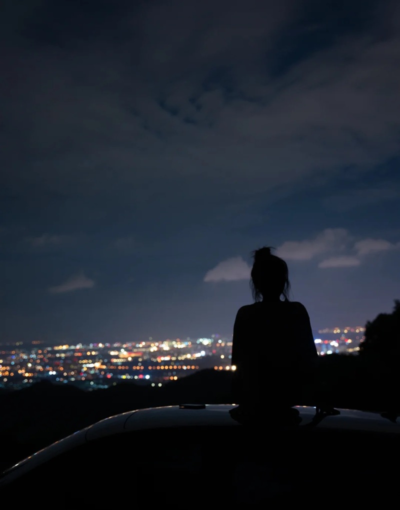 ảnh cô gái buồn quay lưng anime 24