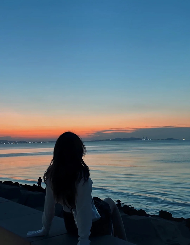 ảnh cô gái buồn quay lưng anime 31