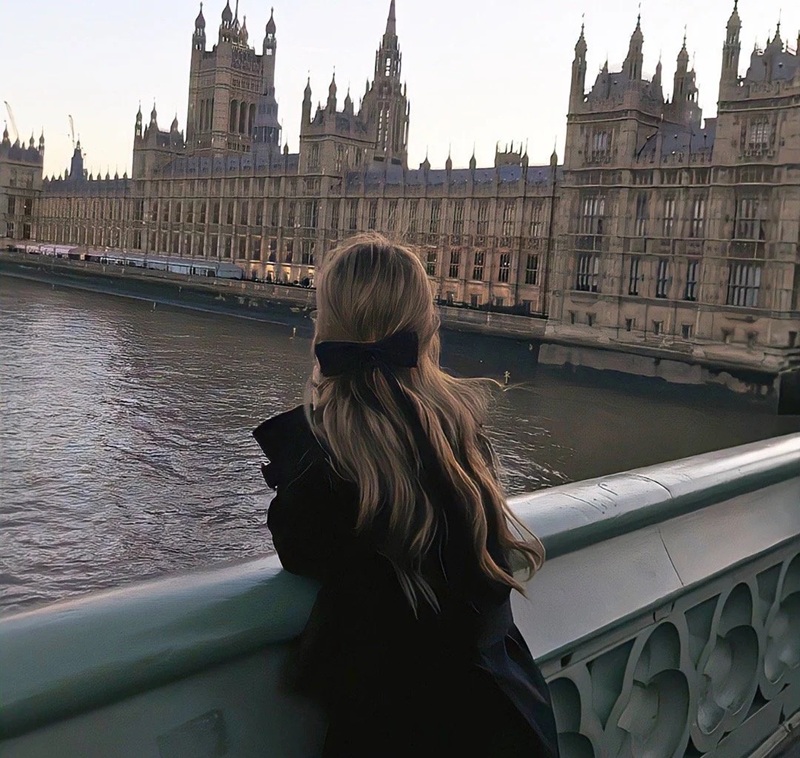 ảnh cô gái buồn quay lưng anime 4