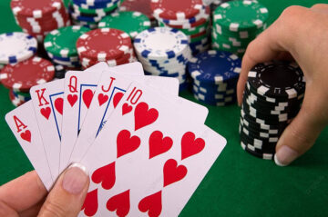 Bài Xì Phé – Trò Chơi Truyền Thống Hấp Dẫn Với Luật Chia Bài Độc Đáo