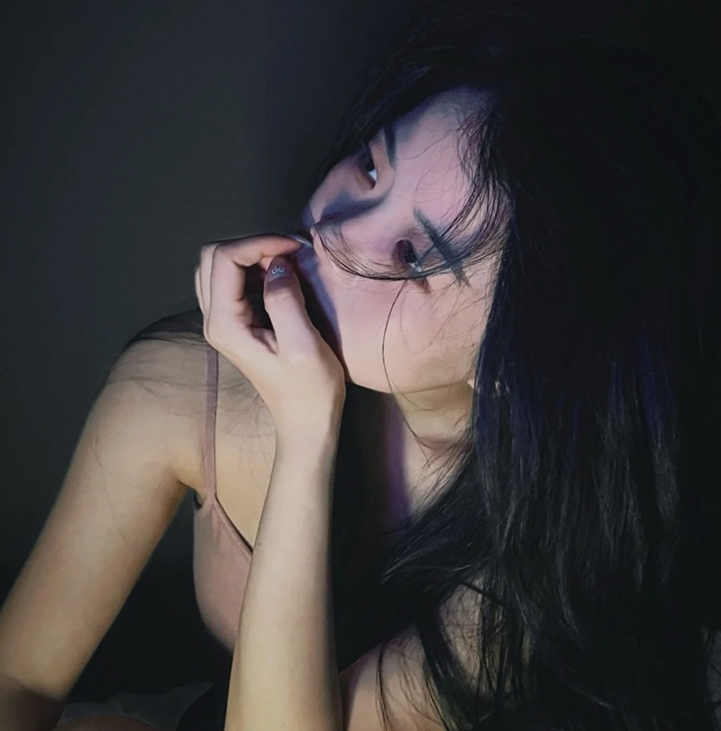 khóc cô đơn ảnh buồn tâm trạng 18