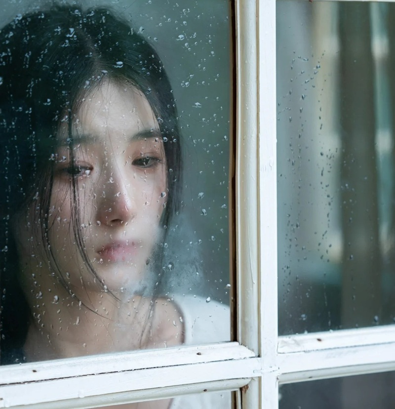 khóc cô đơn ảnh buồn tâm trạng 2