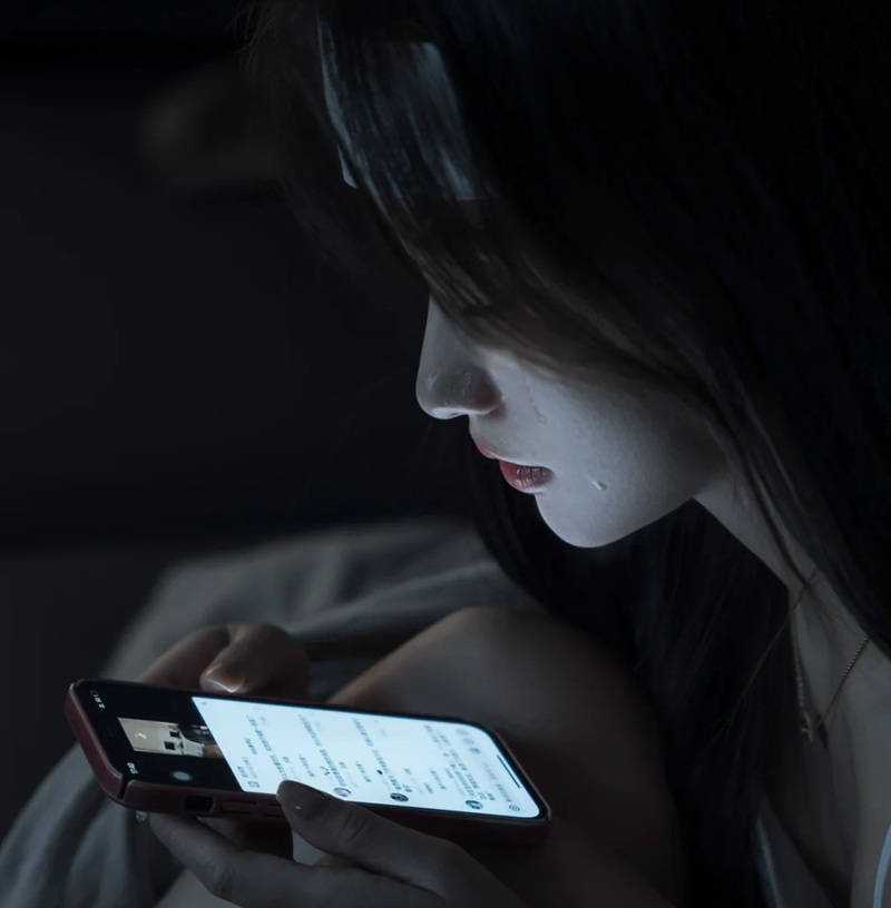 khóc cô đơn ảnh buồn tâm trạng 6