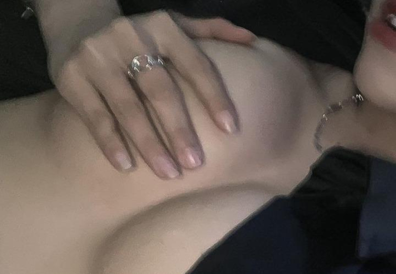 vú bự không che 9