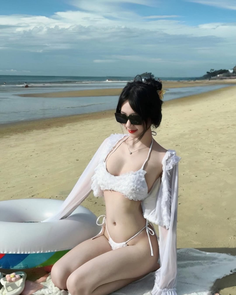 gái xinh mặc bikini 12