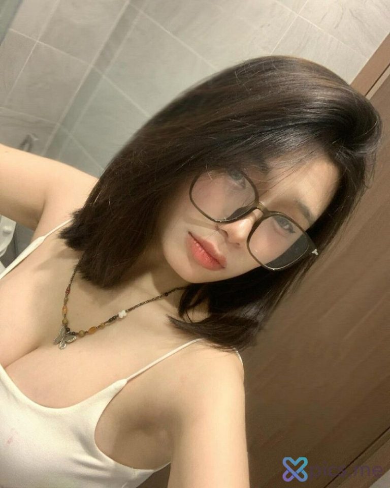 linh nhi onlyfans leak 19